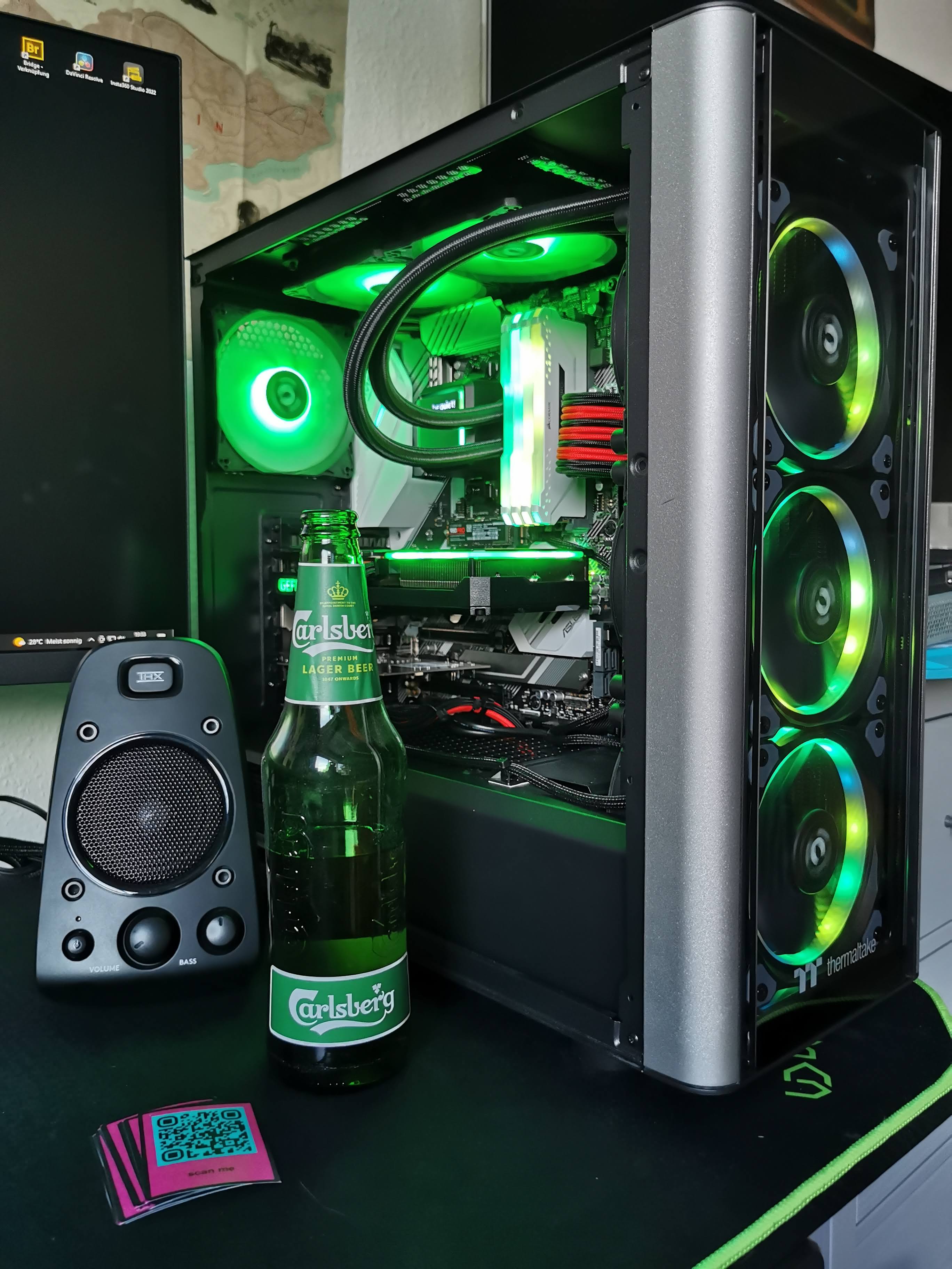 Feiermoment nach erfolgreichem Projekt