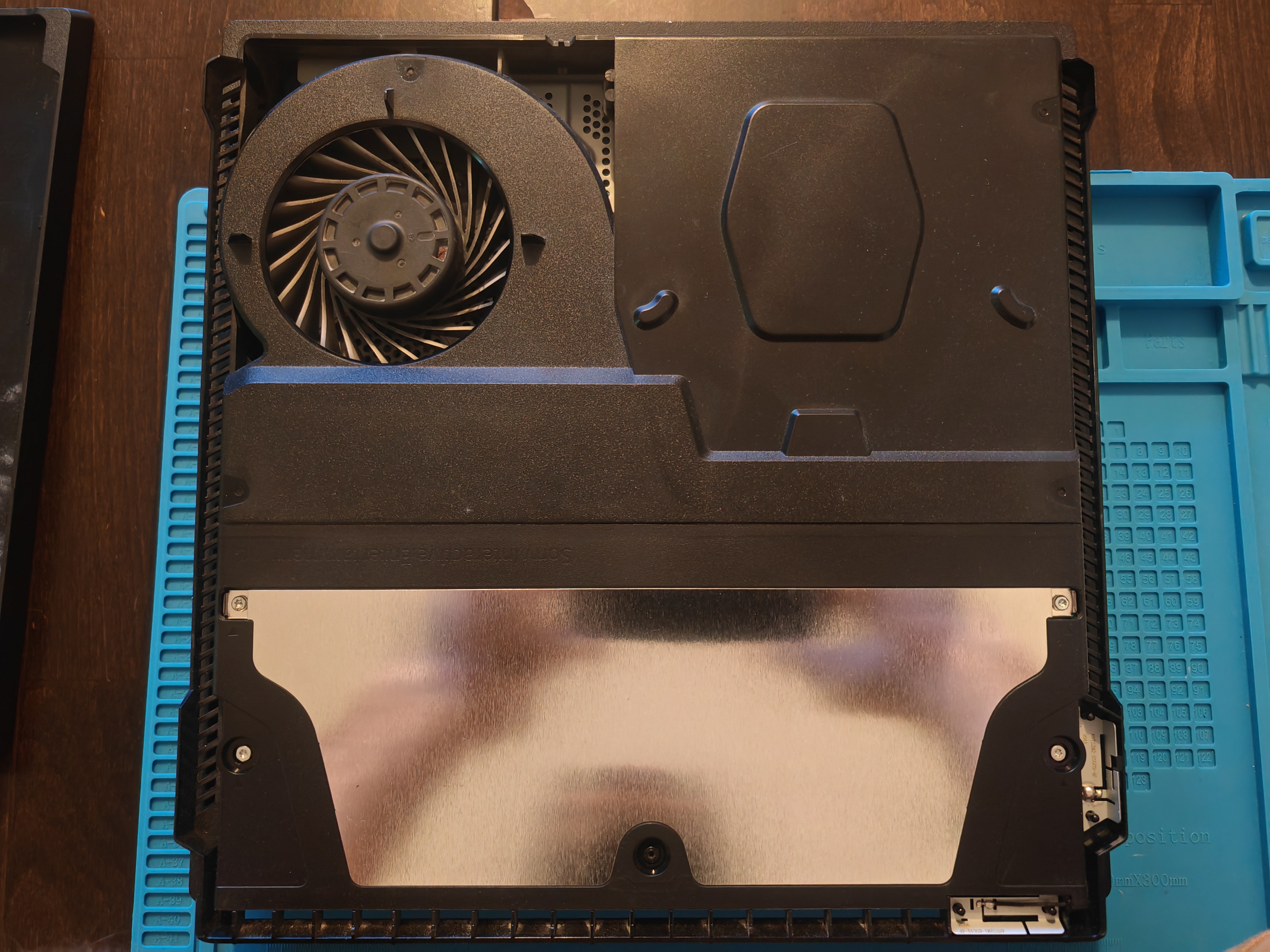 Gereinigtes PS4-Mainboard ohne Staub